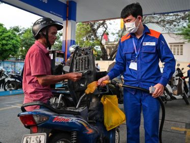 Đã có những cửa hàng kinh doanh xăng dầu bị đóng cửa hoặc thu hồi giấy phép kinh doanh vì chưa xuất hoá đơn điện tử từng lần bán lẻ mặt hàng này.