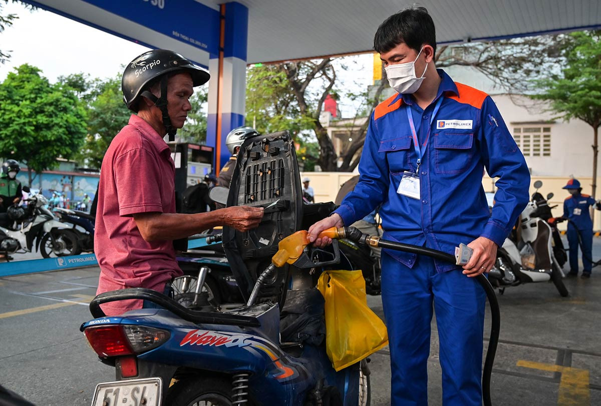 Đã có những cửa hàng kinh doanh xăng dầu bị đóng cửa hoặc thu hồi giấy phép kinh doanh vì chưa xuất hoá đơn điện tử từng lần bán lẻ mặt hàng này.