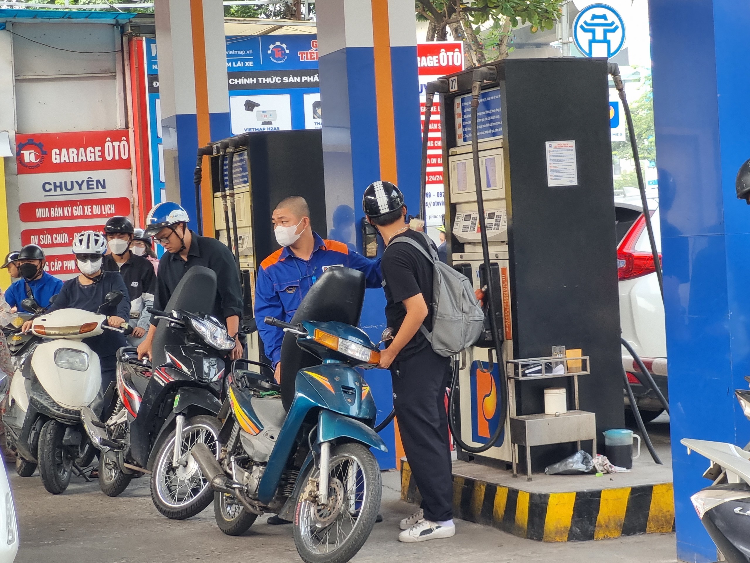 1336490d74194445f59d2fbec766d259