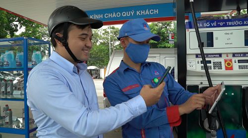 Mua Xăng Dầu Không Cần Tiền Mặt: Thanh Toán Di Động Bằng QR Code – Xu Hướng Tất Yếu